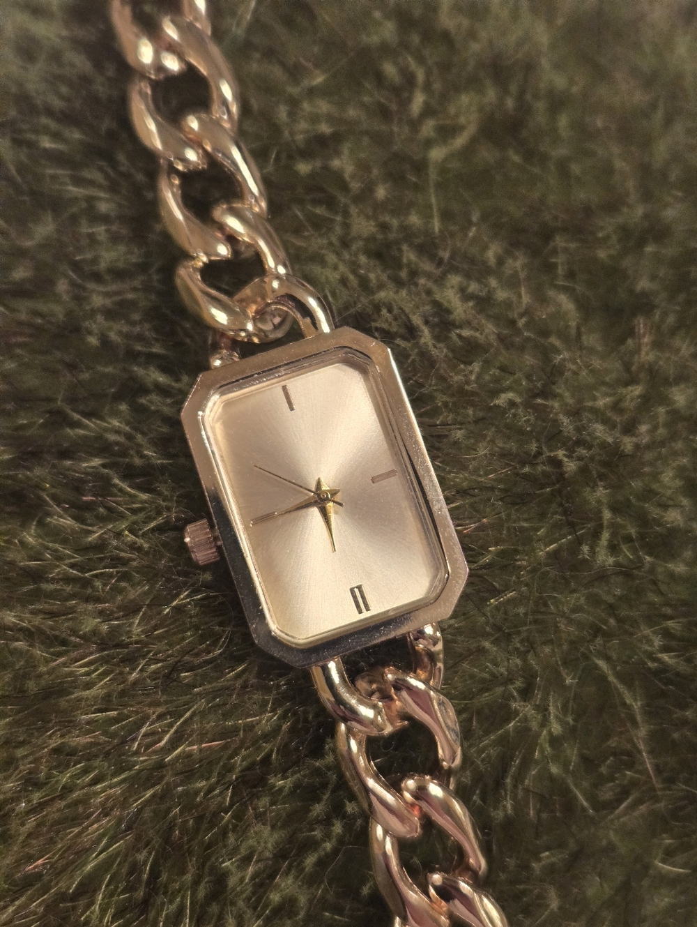 Gold Chain Watch - Picture 6 of 14